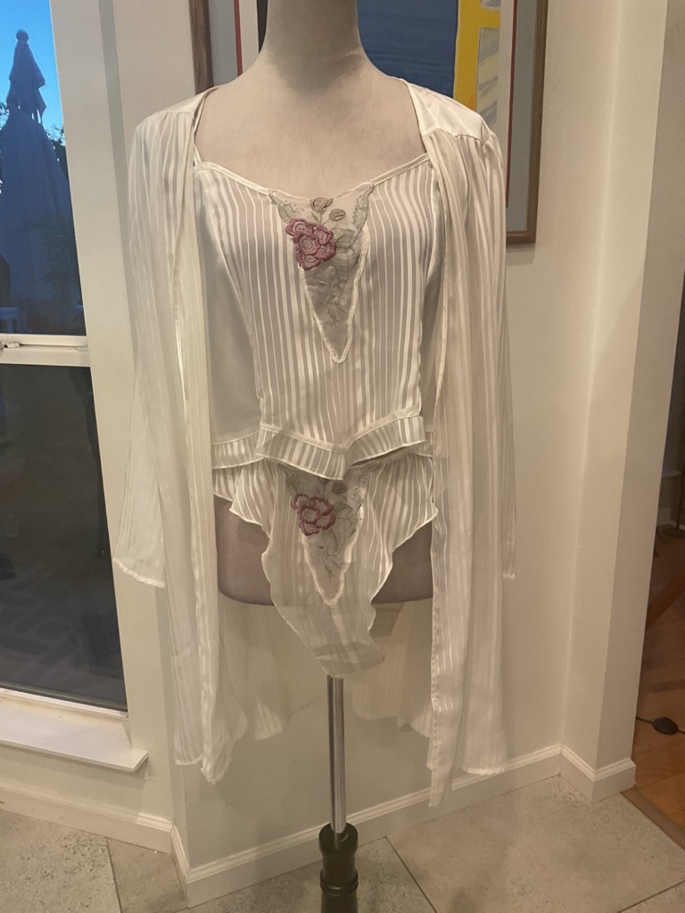 Victoria's Secret Vintage Gold Label White Floral-Embroidered Chemise & Robe Set